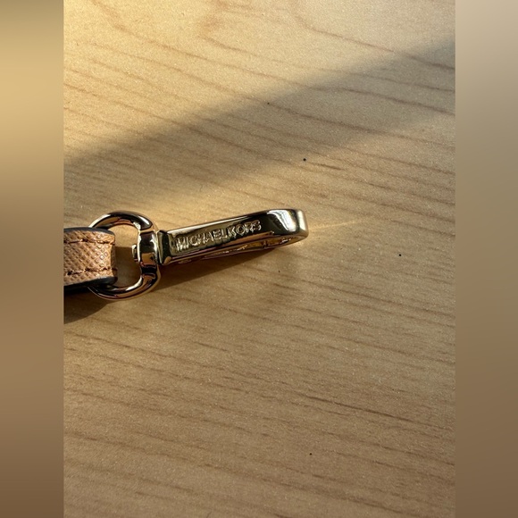 Elegant Brown Michael Kors wristlet strap gold clasp - Picture 2 of 2